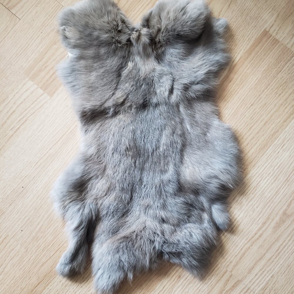 #0010 Natural Rabbit Fur Pelt - Plush Tanned Hide for Crafts & Decor